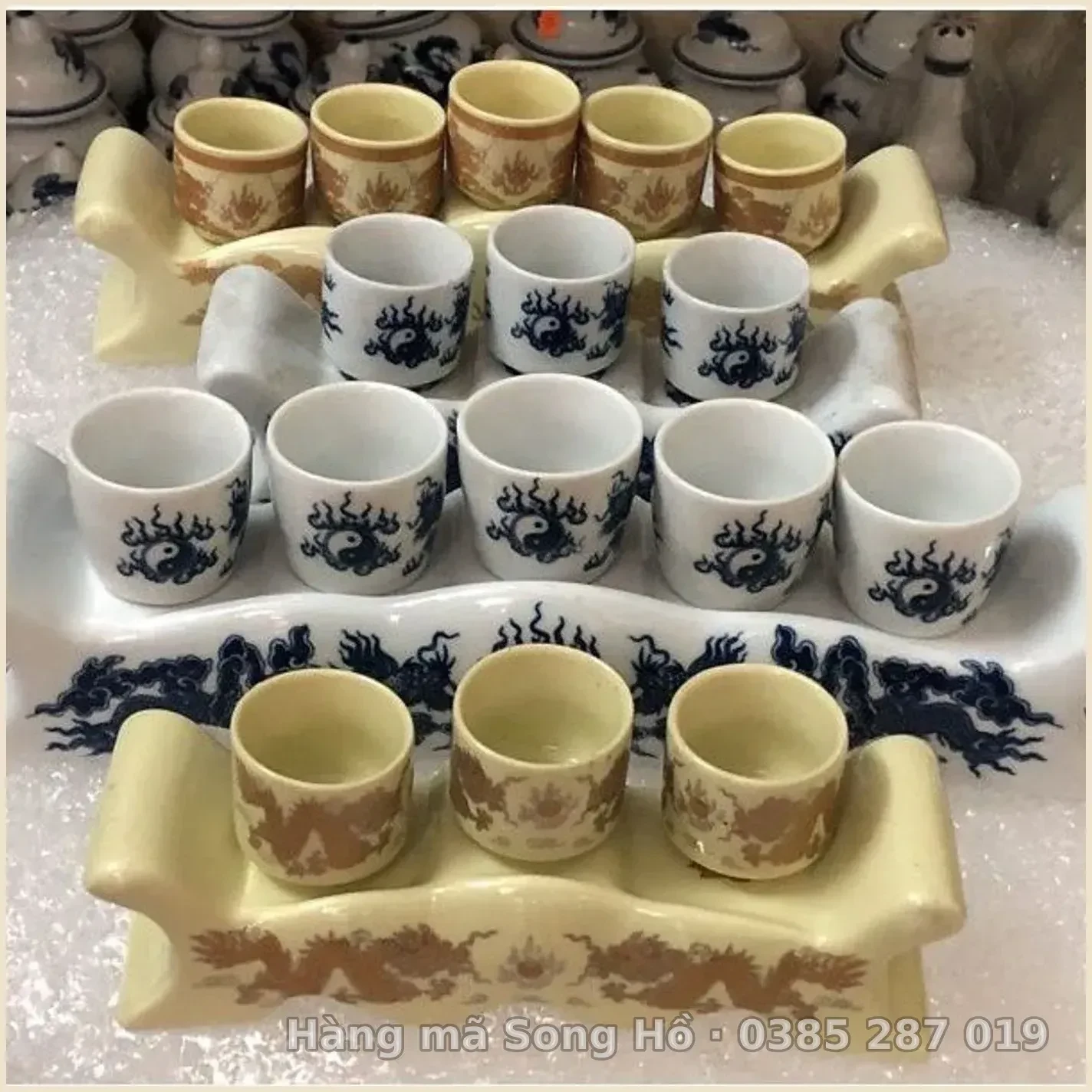 Bộ Kỷ Thờ 3 Chén Đế Ngai Hai Mầu Xanh Vàng Vẽ Rồng