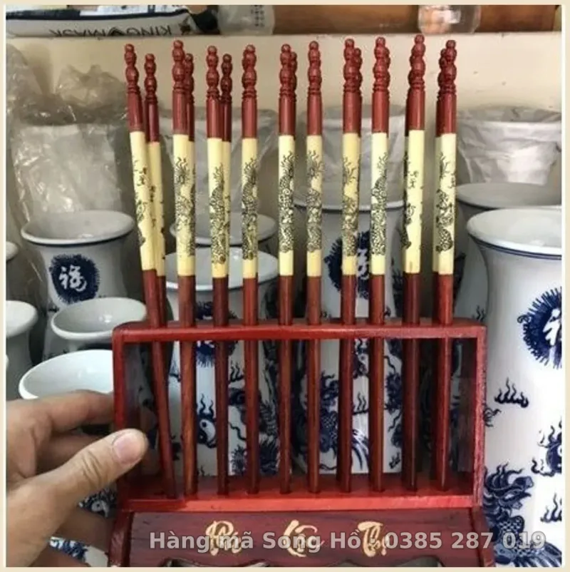 Đũa Thờ Gỗ Và Sứ Dáng Quạt Và Thẳng