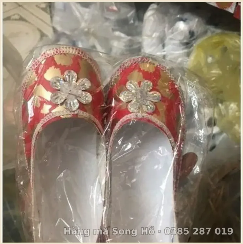 Giầy vàng mã trẻ em giấy loại đẹp(Giầy trẻ em hàng mã cao cấp mầu ngẫu nhiên)
