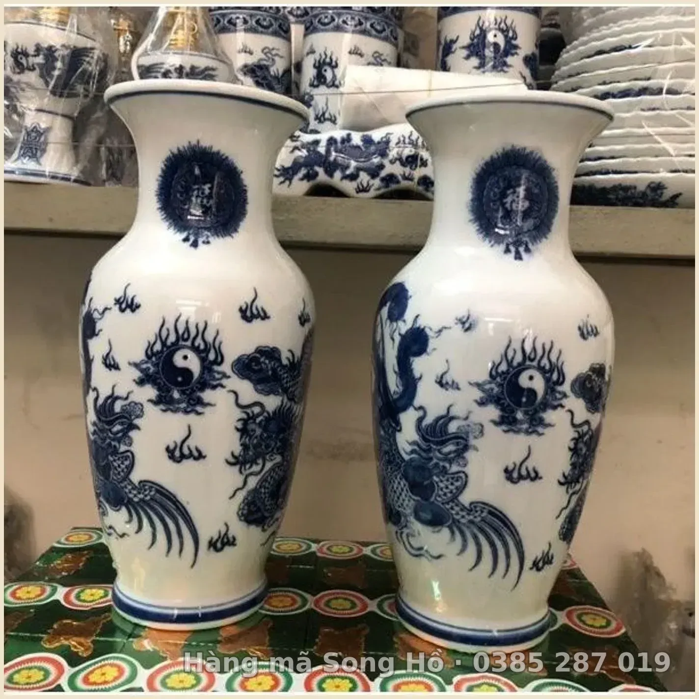 Lọ Hoa Lục Bình Thờ Men Lam Vẽ Rồng Bát Tràng (Lọ Hoa Thờ Giá 1 Lọ)