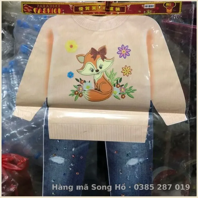Áo len,quần bò trẻ em nữ vàng mã 3d (mầu ngẫu nhiên)